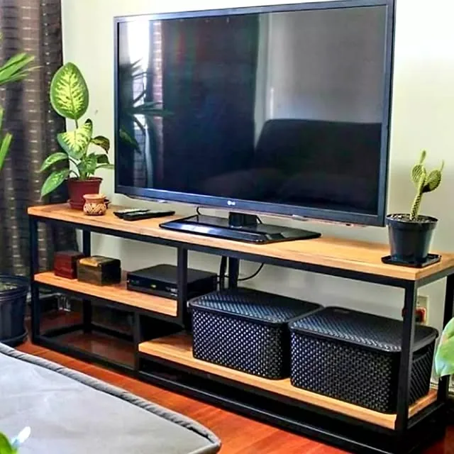 Rack para TV de hierro y madera publicado por EV